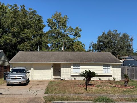 Photo of 5810 W Airport Blvd Blvd, Houston, TX 77035 (MLS # 40528304)