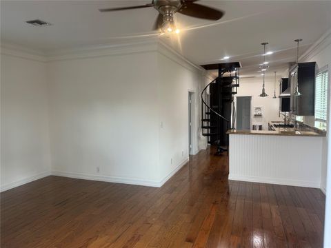 Photo of 3911 Barnes Street, Houston, TX 77007 (MLS # 6287842)