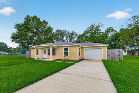 Photo of 1708 Sycamore Avenue, Bay City, TX 77414 (MLS # 69623531)