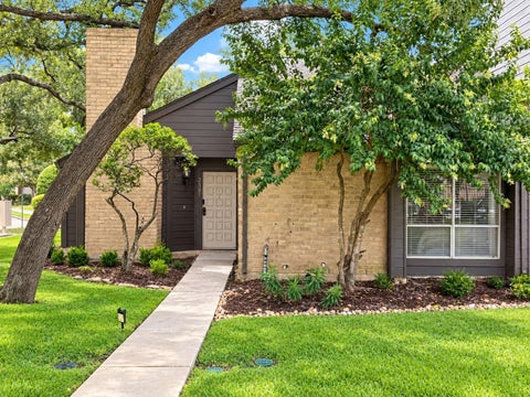 Townhouse For Sale - 2301 Broadlawn Drive<br/> Harris County, Houston, TX 77058