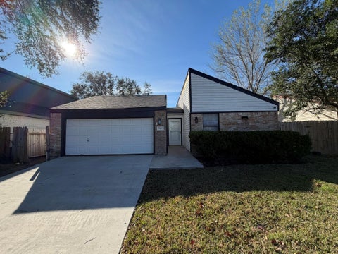 Homes For Sale - 7807 Secretariat Lane<br/> Houston, TX 77071
