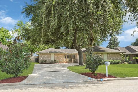 Photo of 7323 Log View Drive, Houston, TX 77040 (MLS # 86778330)
