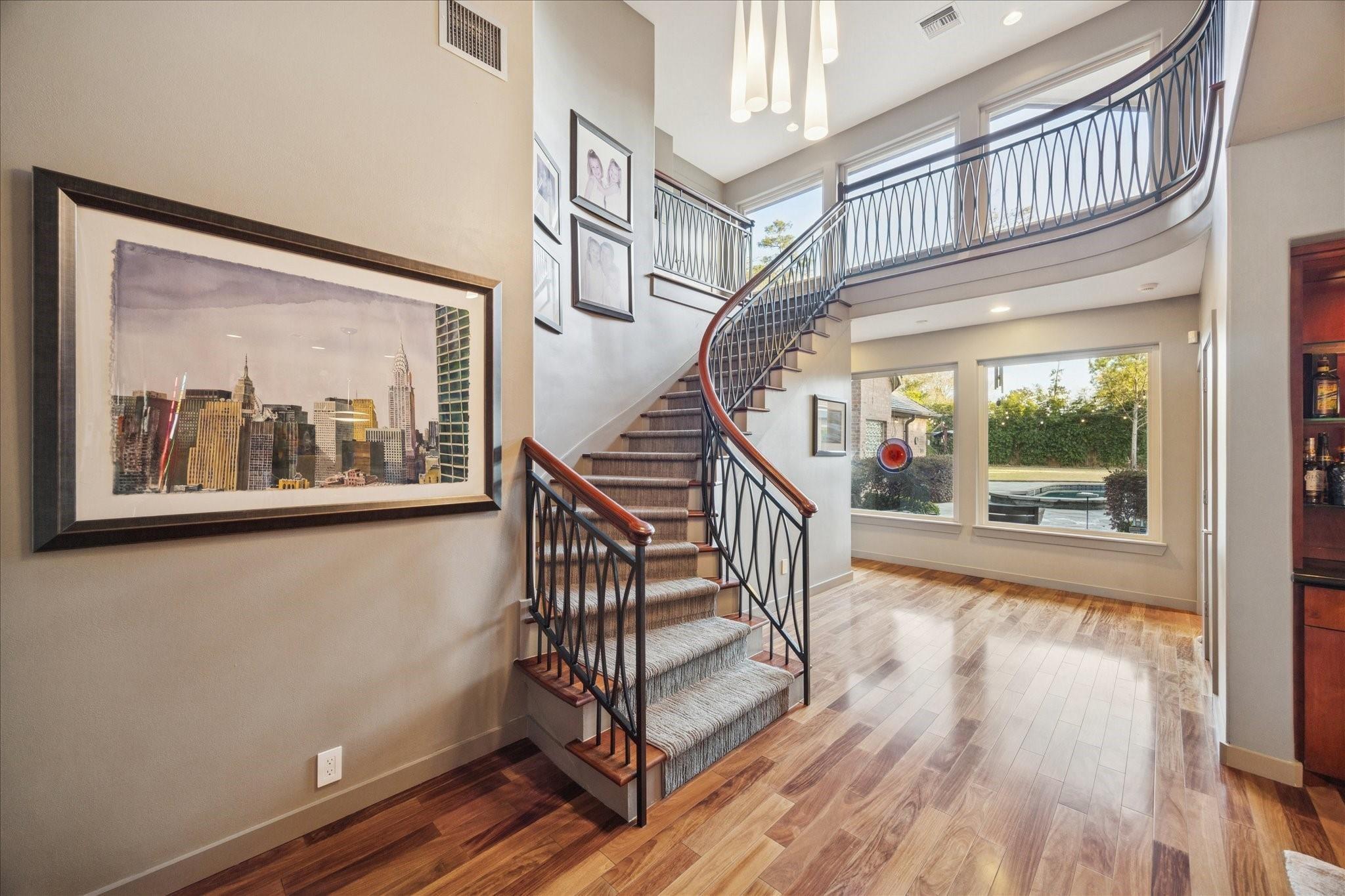 37 E Broad Oaks