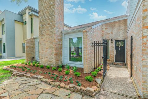 Homes For Sale - 13919 Swiss Hill Drive<br/> Houston, TX 77077