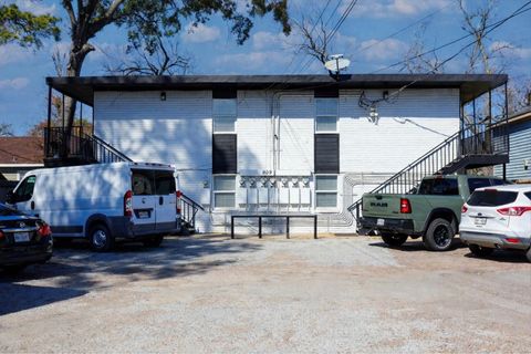 Photo of 909 Yorkshire St Street #8, Houston, TX 77022 (MLS # 14661847)