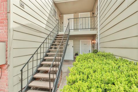 Photo of 2800 Jeanetta Street #2805, Houston, TX 77063 (MLS # 54538095)