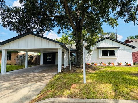 Photo of 3726 Heatherbrook Drive, Houston, TX 77045 (MLS # 11372022) Photo of 3726 Heatherbrook Drive, Houston, TX 77045 (MLS # 11372022)