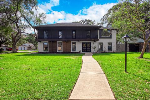 Photo of 2614 E Pebble Beach Drive, Missouri City, TX 77459 (MLS # 10498527)