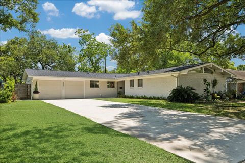 Photo of 8827 Mcavoy Drive, Houston, TX 77074 (MLS # 15644475)