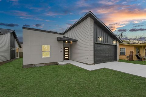 Photo of 319 E Gulf Street, Baytown, TX 77520 (MLS # 28455955)