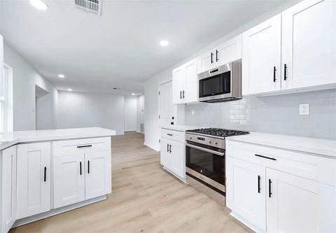 Photo of 10031 Valley Park Drive, Houston, TX 77078 (MLS # 8309763)