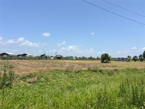 Photo of 1421 Highway 87, Gilchrist, TX 77617 (MLS # 61114601)