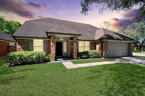 Homes For Sale - 2506 Foxden Drive<br/> Pearland, TX 77584