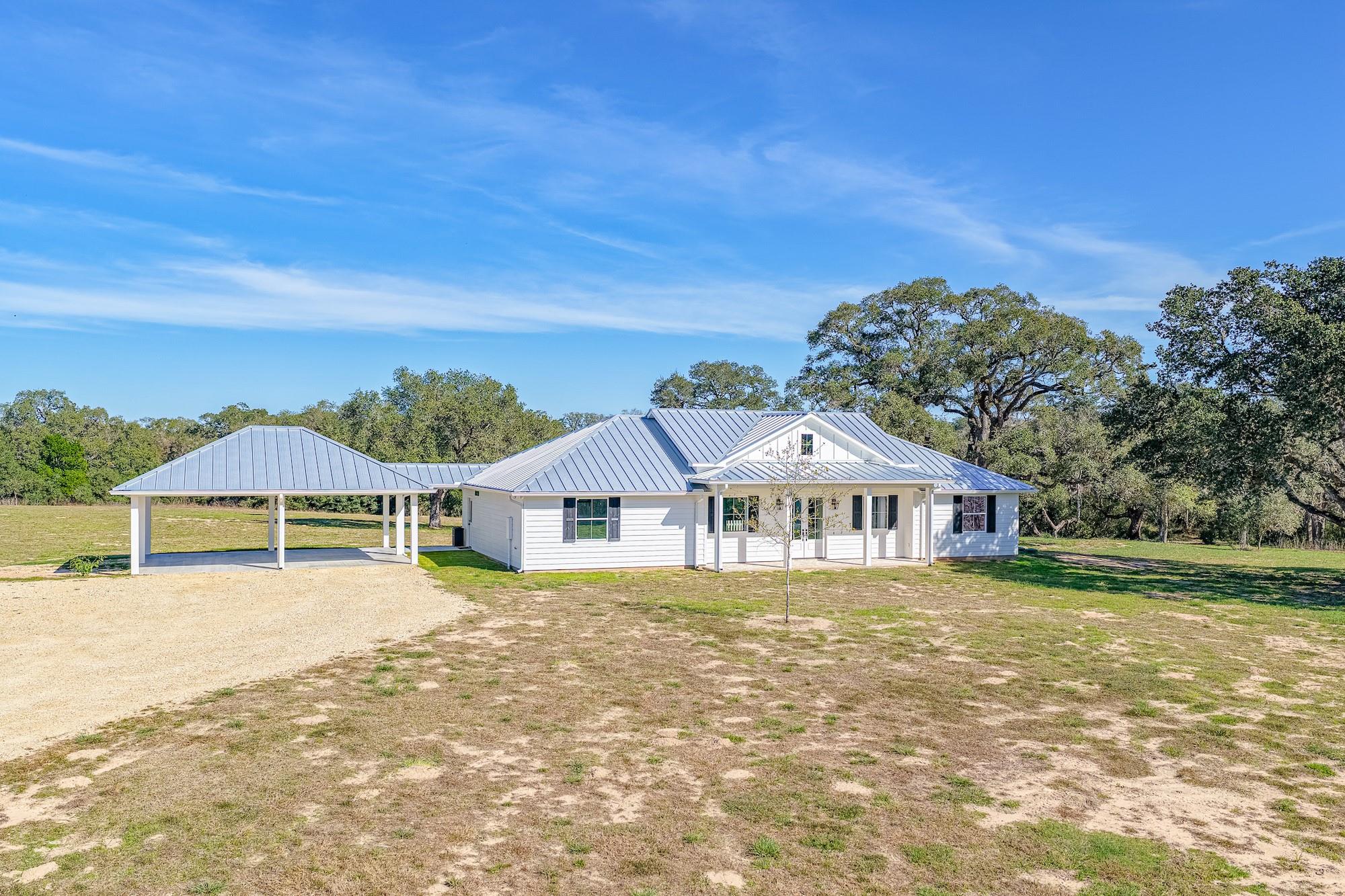 725 Private Road 1581