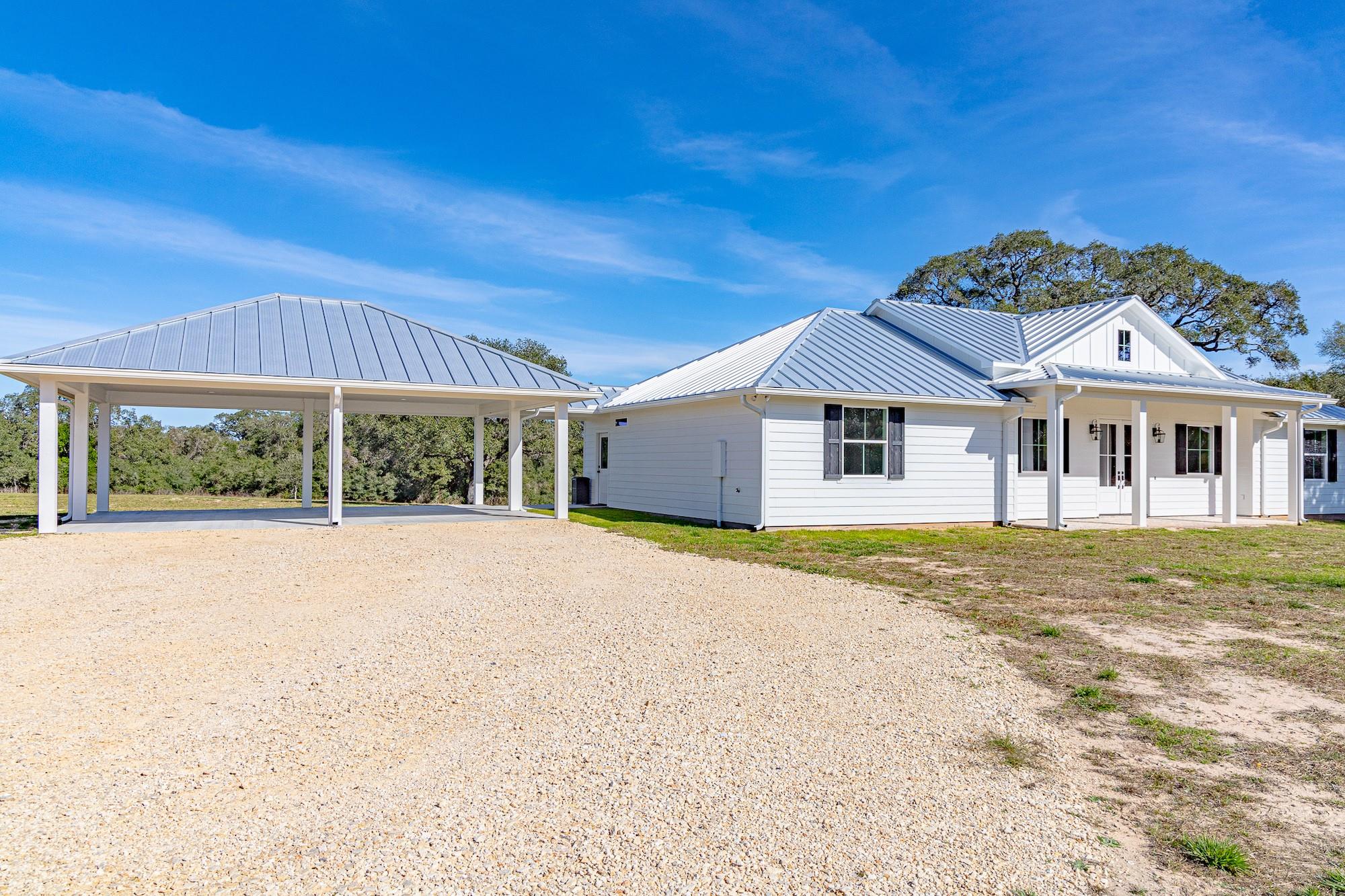 725 Private Road 1581