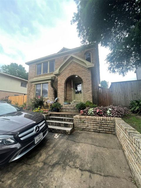 Photo of 1971 W Lamar Street #1, Houston, TX 77019 (MLS # 60496015)