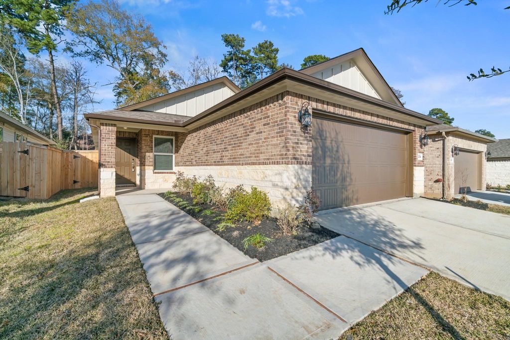 Photo of 2014 Darlington Oak Drive, Conroe, TX 77304 (MLS # 22926005)