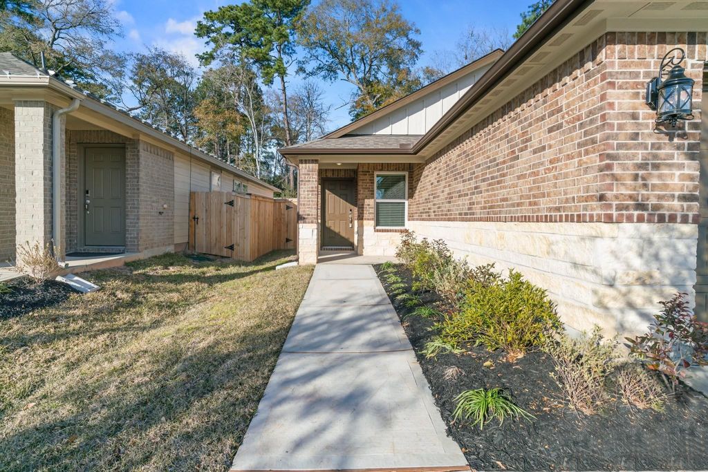 Photo of 2014 Darlington Oak Drive, Conroe, TX 77304 (MLS # 22926005)