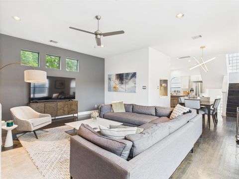 Photo of 5810 Darling Street #F, Houston, TX 77007 (MLS # 35787133)