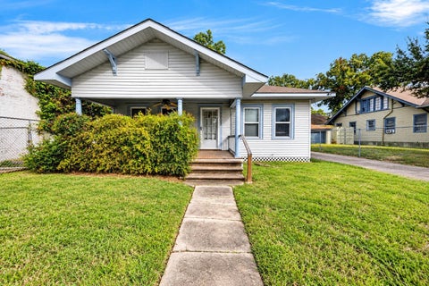Photo of 1207 Paschall Street, Houston, TX 77009 (MLS # 72447652)