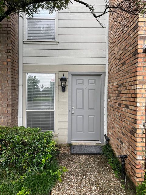 Photo of 6111 Beverly Hill Street #3, Houston, TX 77057 (MLS # 60834179) Photo of 6111 Beverly Hill Street #3, Houston, TX 77057 (MLS # 60834179)