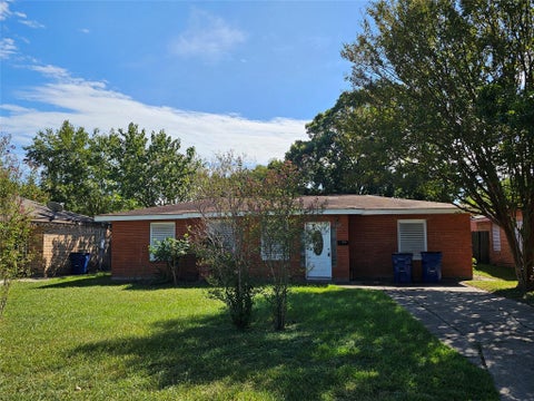 Photo of 1909 2nd Avenue N, Texas City, TX 77590 (MLS # 81844043)
