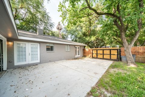 Photo of 1907 Ashford Hollow Lane, Houston, TX 77077 (MLS # 31190428)