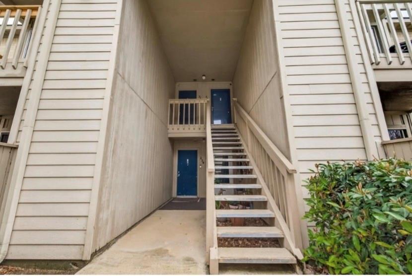 3919 Fairmont Parkway 240