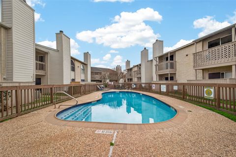 Tiny photo for 3919 Fairmont Parkway #240, Pasadena, TX 77504 (MLS # 13386745)