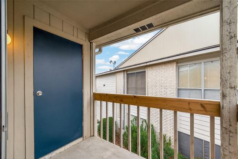 Tiny photo for 3919 Fairmont Parkway #240, Pasadena, TX 77504 (MLS # 13386745)