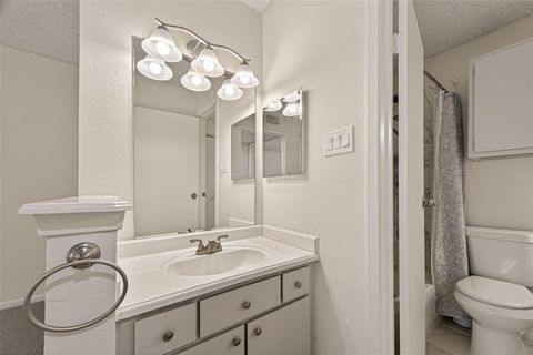 Tiny photo for 3919 Fairmont Parkway #240, Pasadena, TX 77504 (MLS # 13386745)