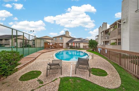 Tiny photo for 3919 Fairmont Parkway #240, Pasadena, TX 77504 (MLS # 13386745)