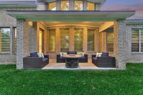 Tiny photo for 407 Tulip Tree Court, Conroe, TX 77318 (MLS # 40212821)