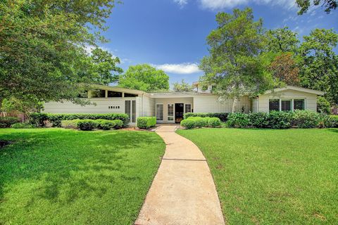Photo of 12118 Tara Drive, Bunker Hill Village, TX 77024 (MLS # 30949397)