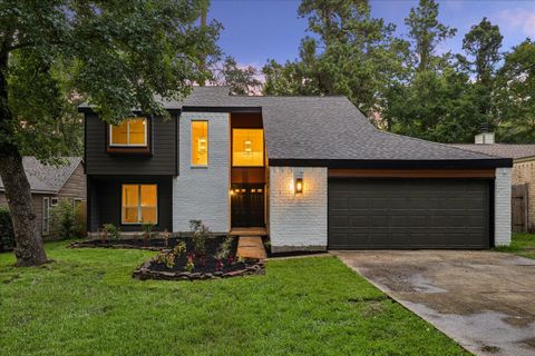 Photo of 85 Yewleaf Drive, Spring, TX 77381 (MLS # 69144489)