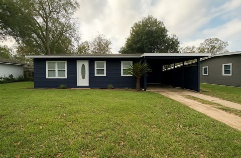 Photo of 502 Breezy Lane, Wharton, TX 77488 (MLS # 67016554)