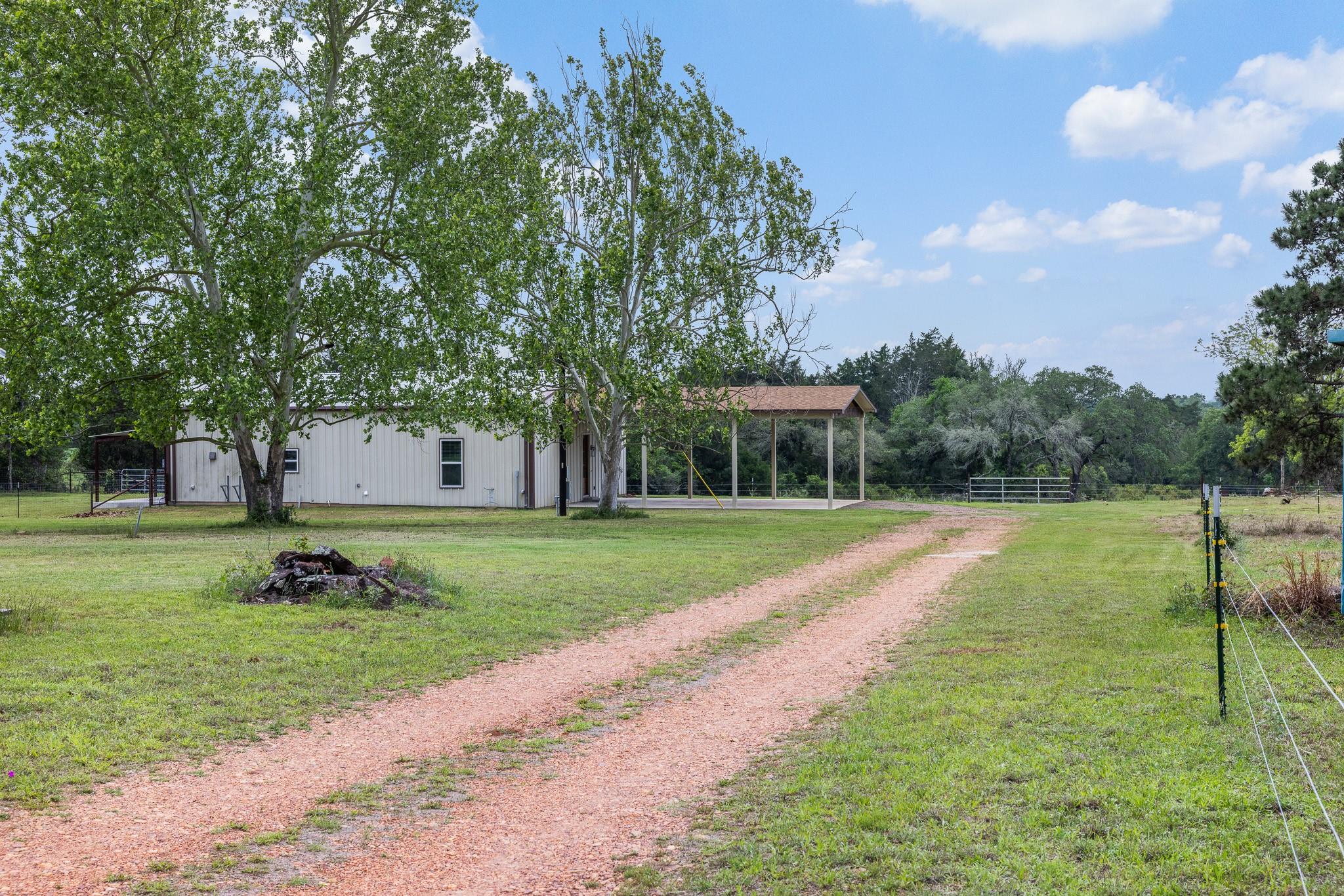 1371 Private Road 2051