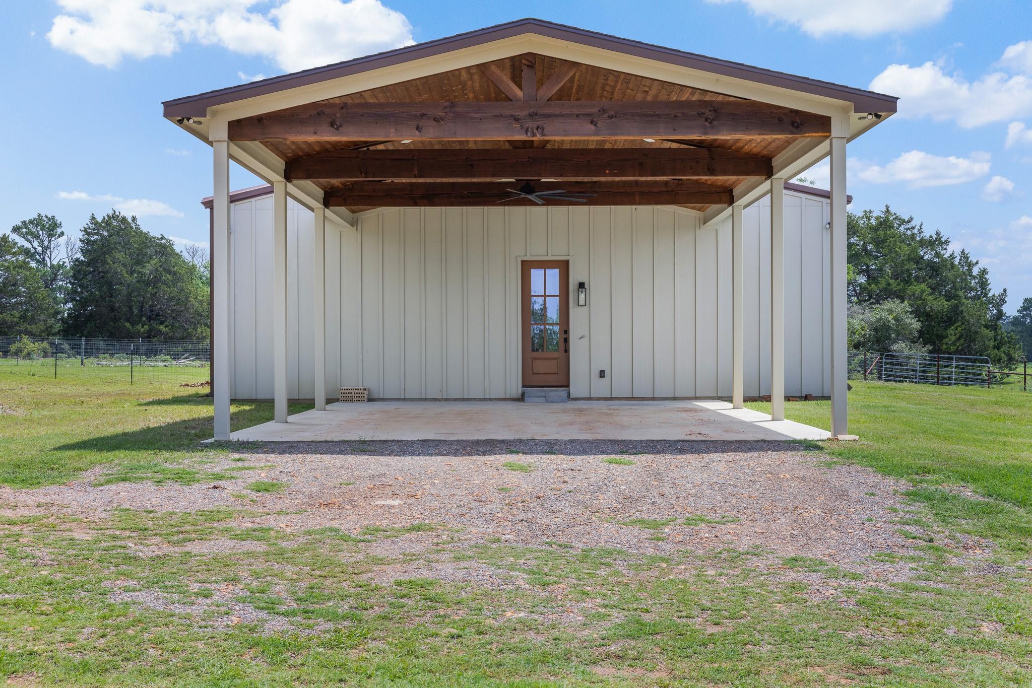1371 Private Road 2051