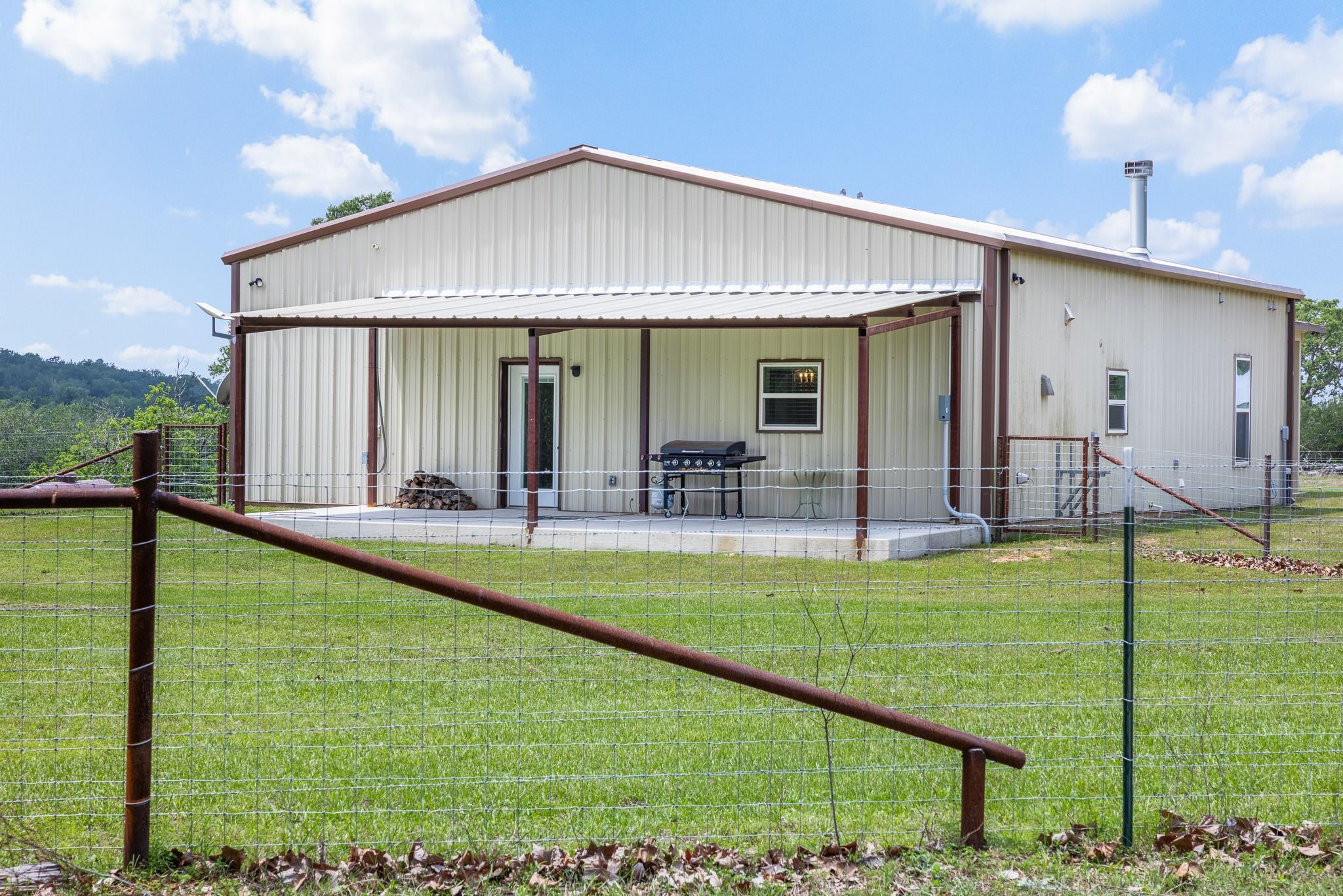 1371 Private Road 2051