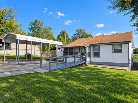 Photo of 210 Magnolia St Cove, Onalaska, TX 77360 (MLS # 34653348)