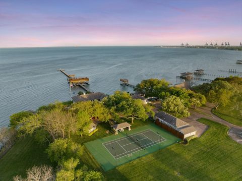 102 S R Street La Porte TX 77571