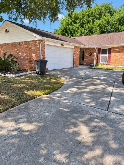 Photo of 9811 Rocky Hollow Road, La Porte, TX 77571 (MLS # 54266587)