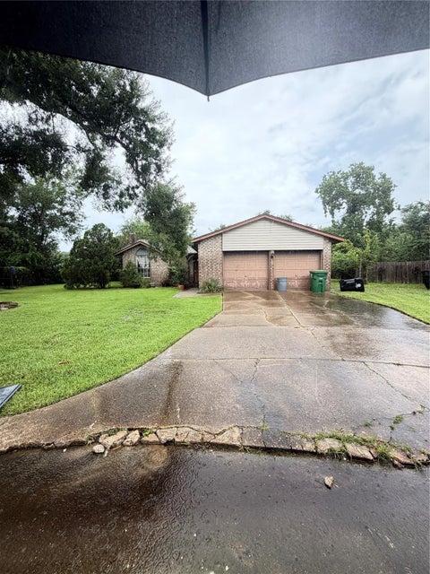 Photo of 506 Kenwood Lane, Houston, TX 77013 (MLS # 11205059)
