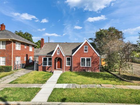 Photo of 4625 Bell Street, Houston, TX 77023 (MLS # 14648450)