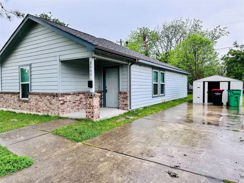 Photo of 2005 Utah Street, Baytown, TX 77520 (MLS # 40944560)