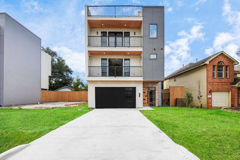Photo of 9022 Ferdinand Street, Houston, TX 77051 (MLS # 25973738)