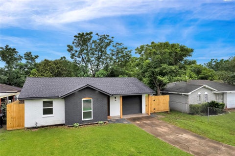 Photo of 12930 Segrest Drive, Houston, TX 77047 (MLS # 48016860)