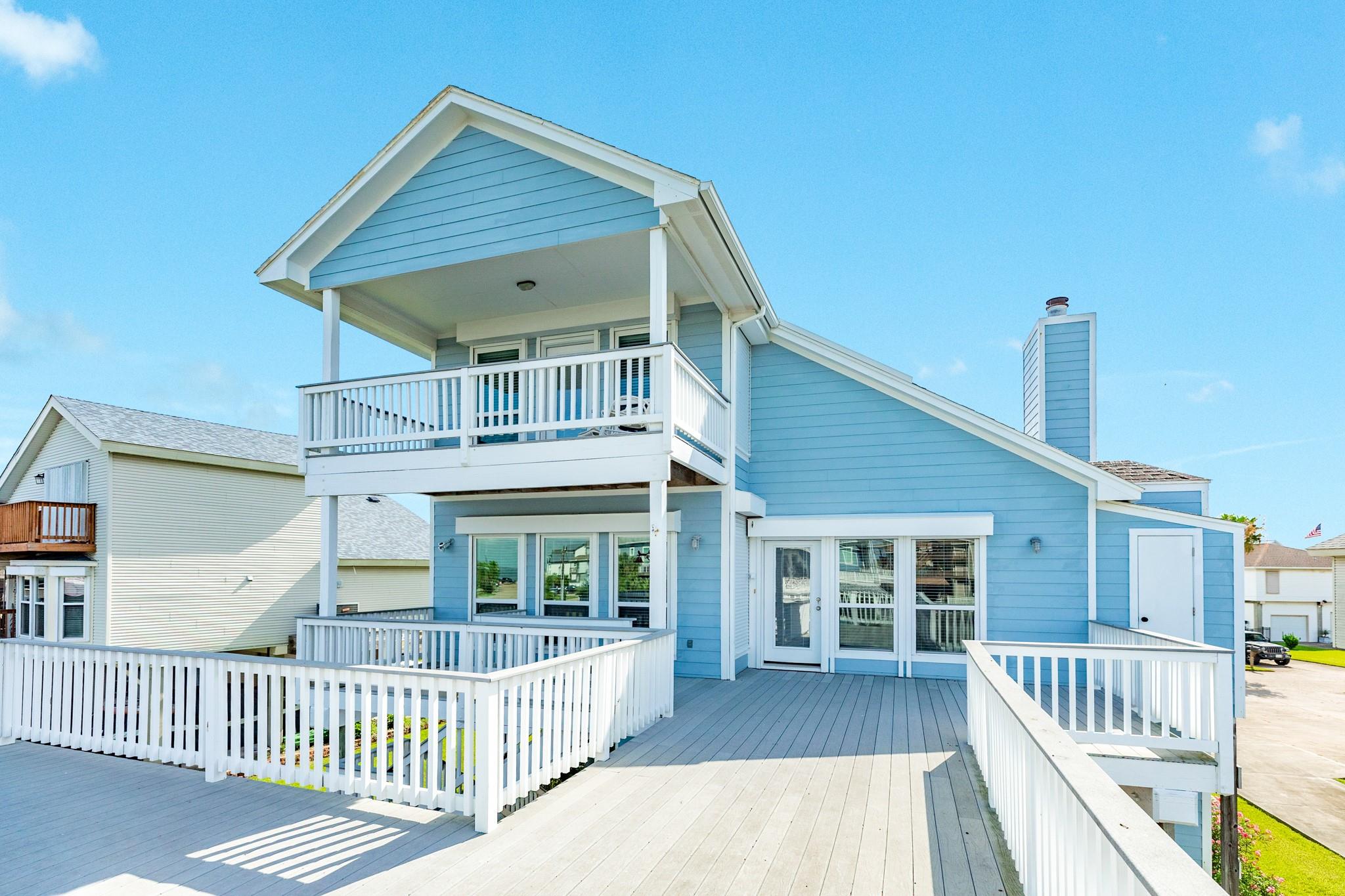 325 Admiral Circle