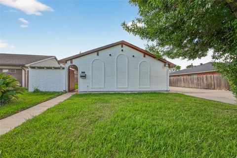 Photo of 11811 Rowan Ln, Houston, TX 77072 (MLS # 59045421)