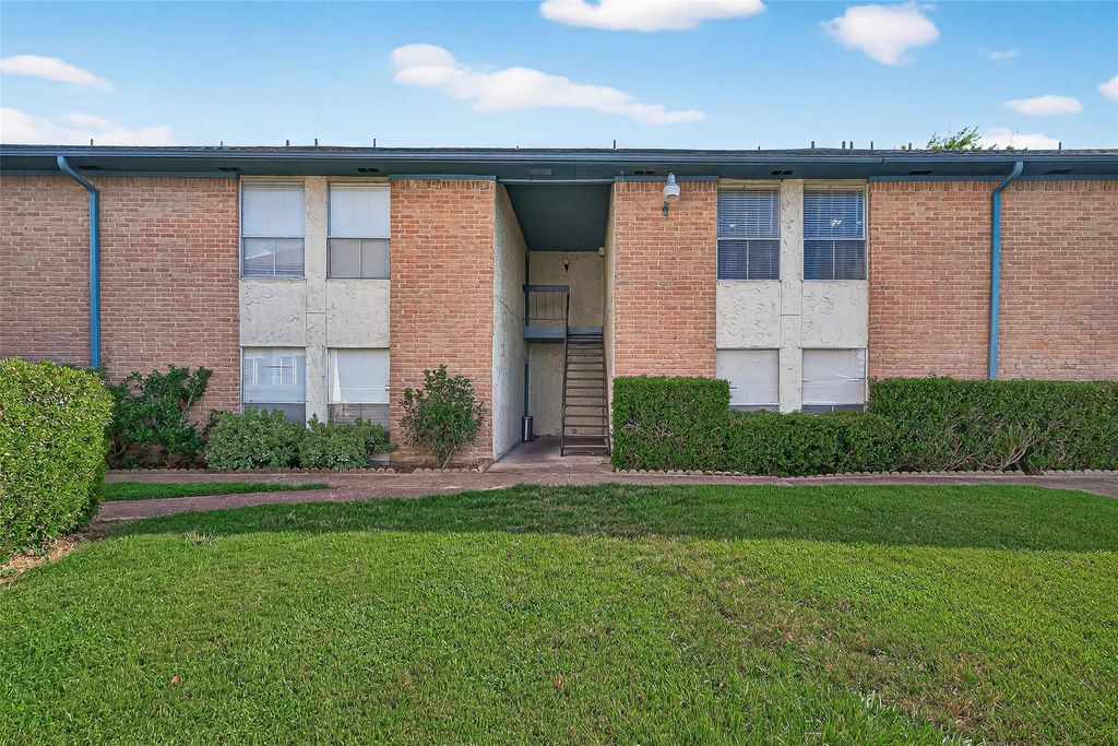 Photo of 8360 Jorine Drive #8360, Houston, TX 77036 (MLS # 18779330)